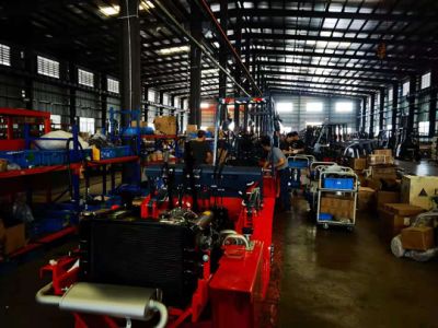 Китайская фабрика 3500 кг Четырехколесный складской вилочный погрузчик для тяжелых дизельных двигателей (CPCD)